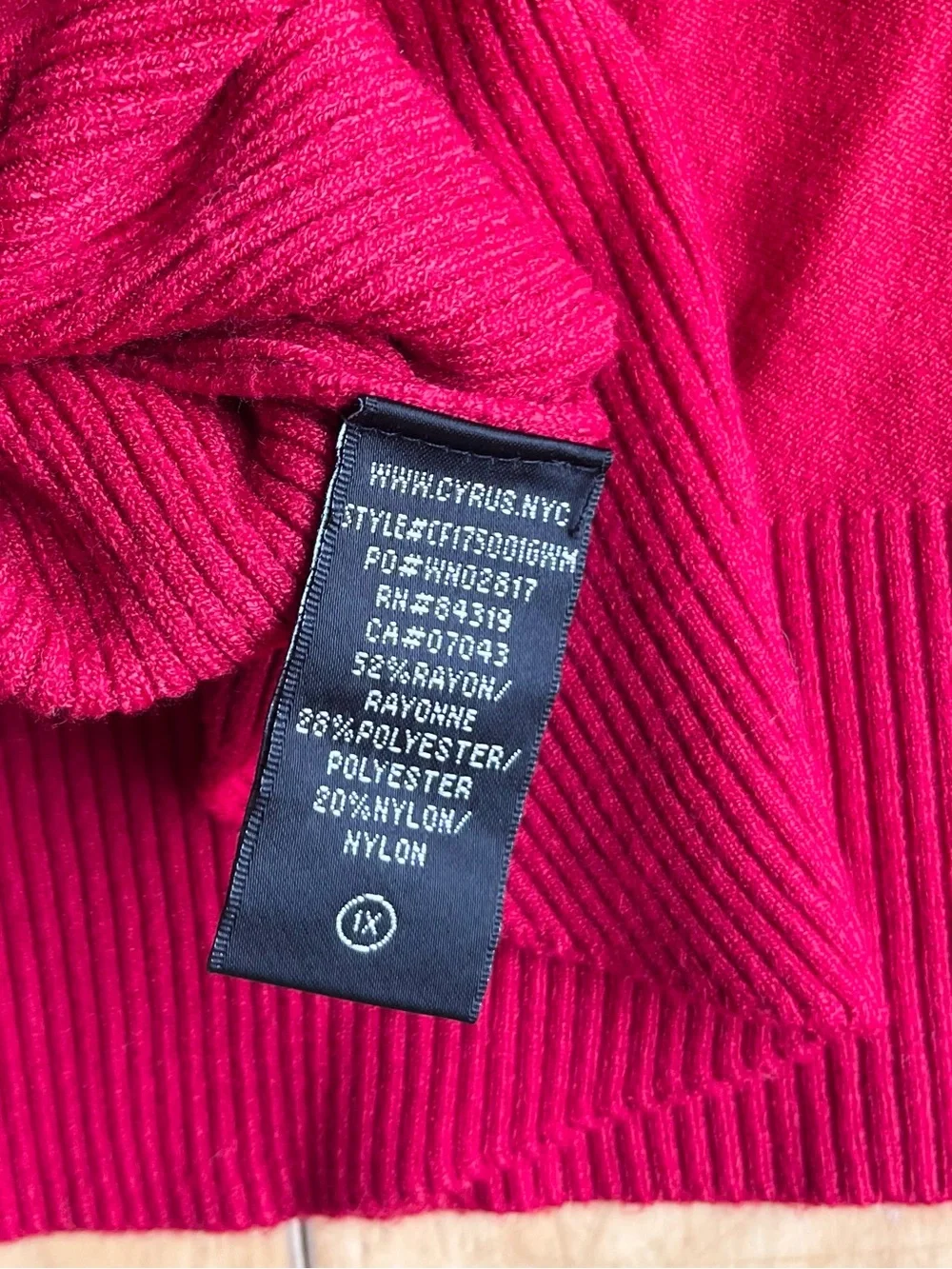 Cyrus Red Lightweight Soft Casual Chic Knit Sweater Size 1X - Picture 6 of 8